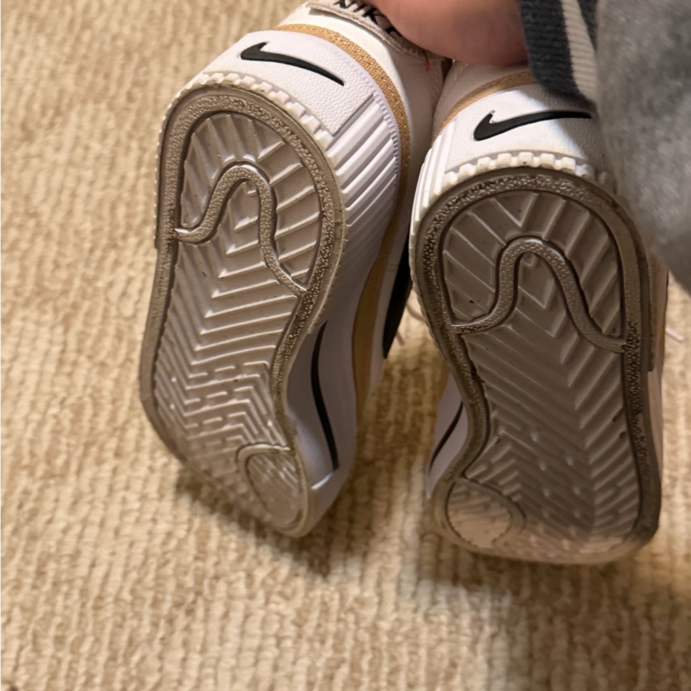 Nike White and Black Sneakers - Picture 6 of 7